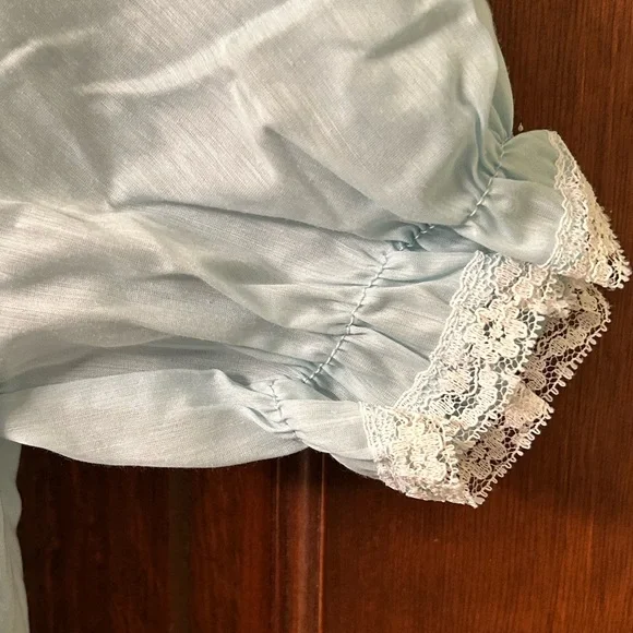 VTG Lightweight cotton lace trim embroidered nightgown. No brand or size tag - Picture 3 of 5